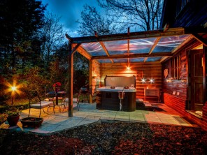 Romantic Rural 1 Bedroom Gipping Barn Cottage with Private Hot Tub near Stonham Aspal, Suffolk, England